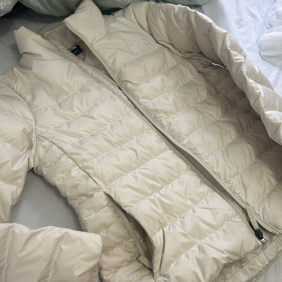 Cream North Face Puffer Jacket - Picture 2 of 3